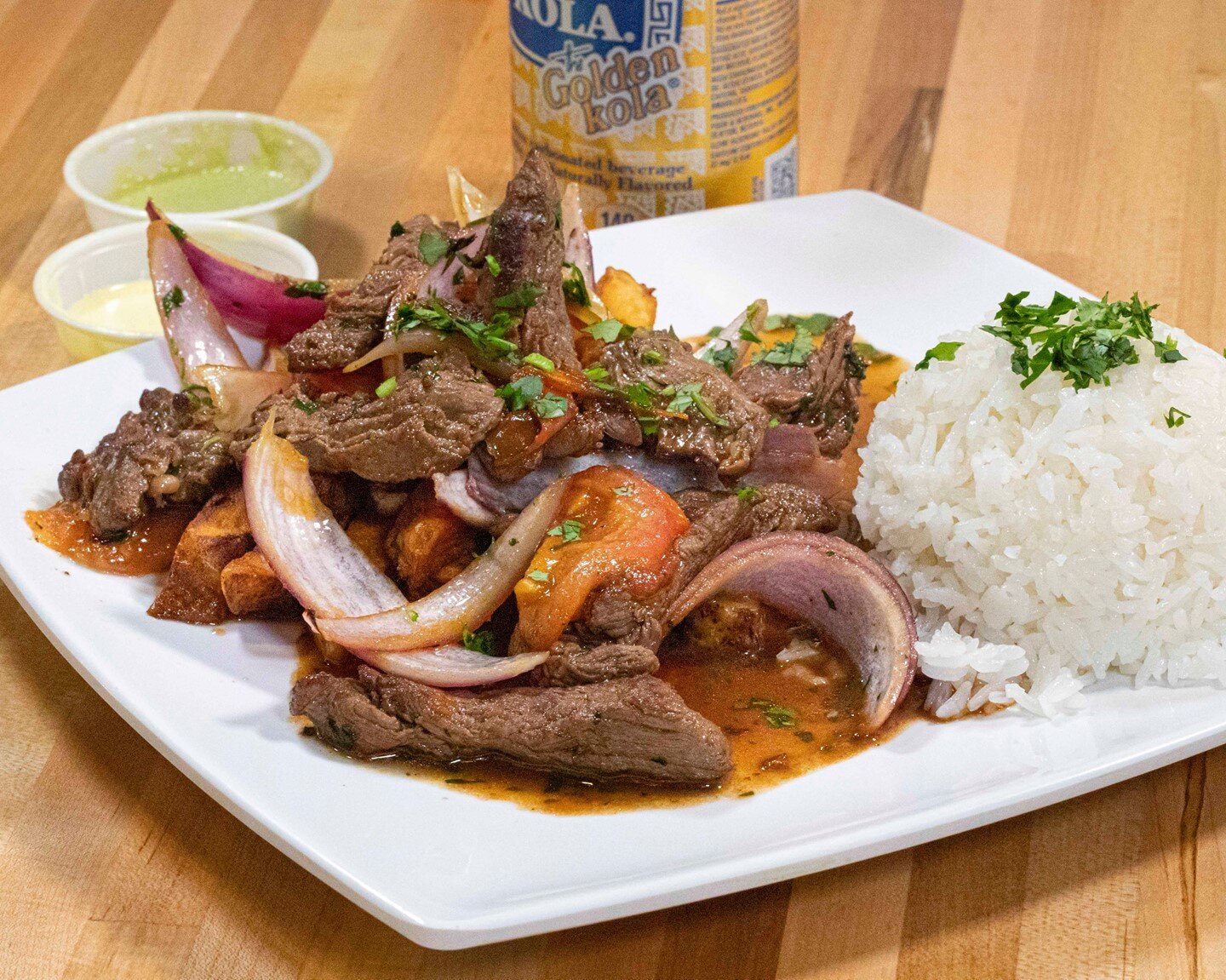 Good food = good mood 😁
#fabesroastingco #rotisseriechicken #lomosaltado #fayetteville #fayettevillenc #fortbragg #fayettevillestateuniversity #fayettevillefood